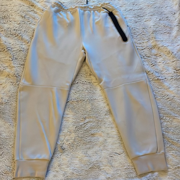 Nike Tech Pants Medium - Picture 6 of 11